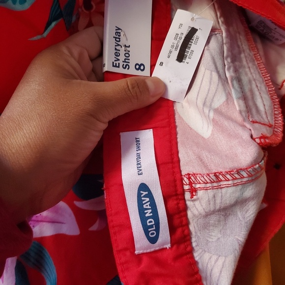 Old Navy Red Floral Shorts size 8 - Picture 6 of 7